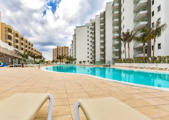 דירה Ocean Garden With Seaview. אדחה