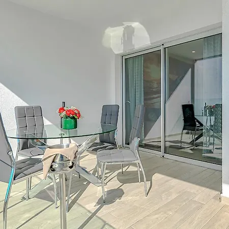 Apartman Ocean Garden With Seaview. *